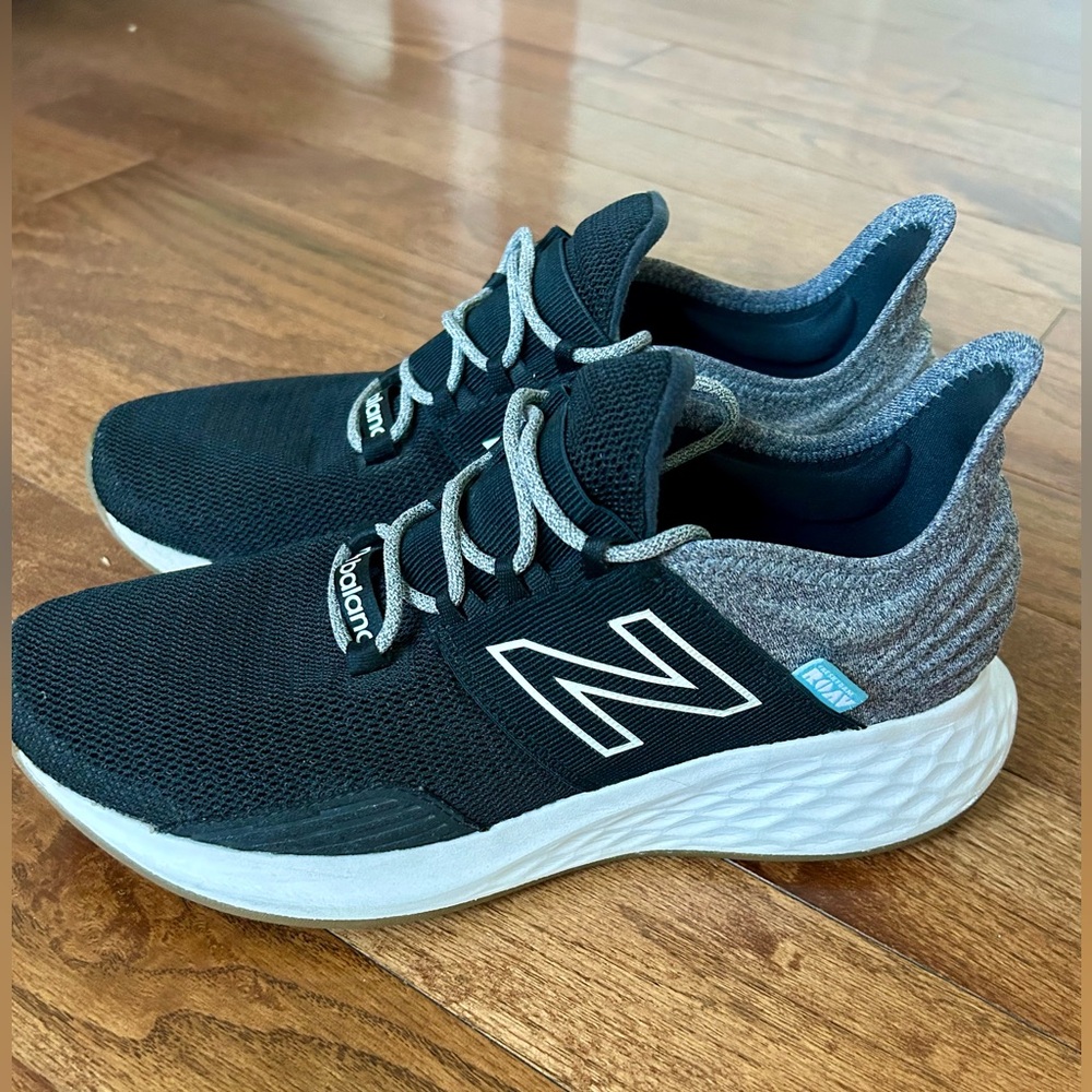WOMEN'S NEW BALANCE ROAV V1 SNEAKERS 9.5